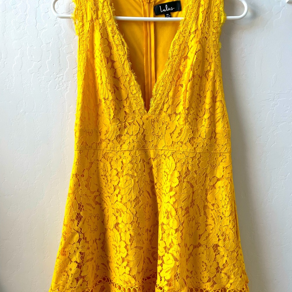 Lulu’s yellow mini dress